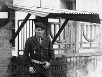 St Charles, 1961. Entrée de la ferme.  P078-4 > AFN, St Charles, 1961. Entrée de la ferme. Jean Jean-Paul.