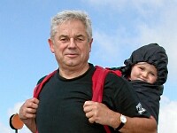 Berard-02 - Pierre et Victor au Hohneck - 2005  En promenade avec son petit-fils Victor au Hohneck