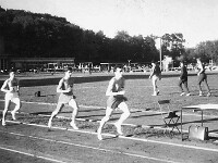Berard-07 - Liege 1964 - 1500 m  N° 7  - Liège - Août 1964 - 1500 mètres A la cloche : Jean-Claude BONNAFOUS en 2ème position devant Pierre BÉRARD (3ème) et René LACROIX (5ème) : Divers 01
